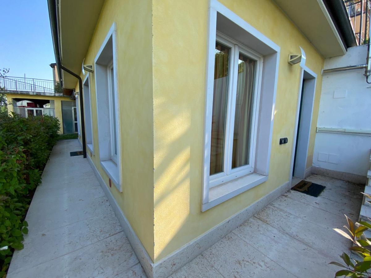 פאסטרנגו Nice Apartments Lake View & Free Parking מראה חיצוני תמונה