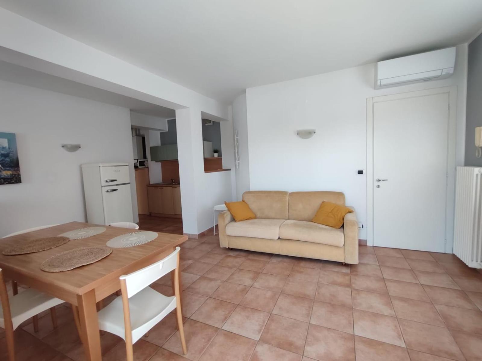פאסטרנגו Nice Apartments Lake View & Free Parking מראה חיצוני תמונה